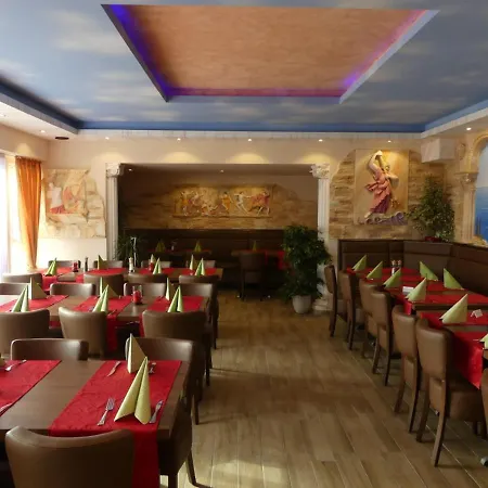 Akropolis Hotel 2*