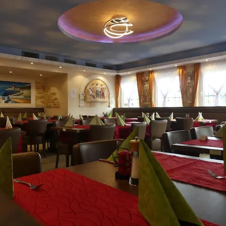 Akropolis Hotel 2*